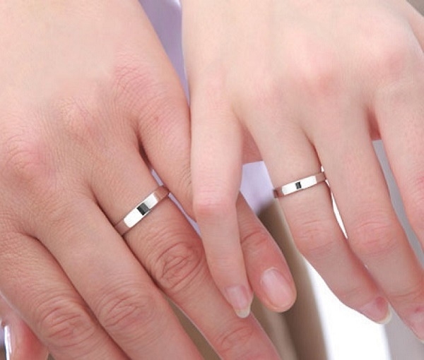 Con gái đeo nhẫn cưới tay nào cho đúng?