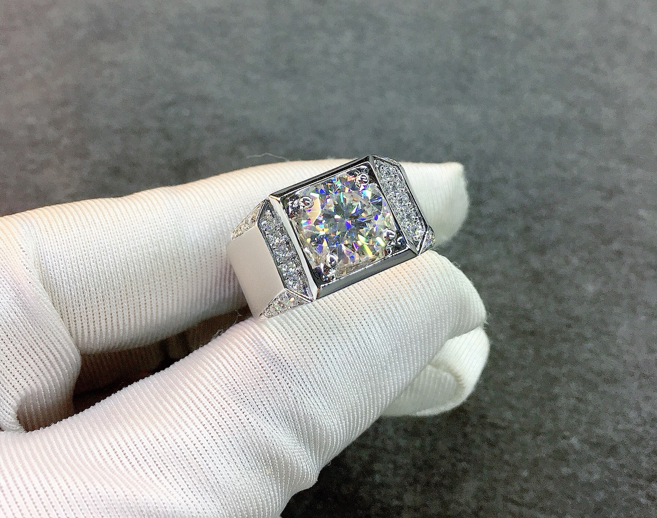 Chọn mua vỏ nhẫn kim cương nam đẹp - Gu thẩm mỹ của bạn là cổ điển hay hiện  đại?